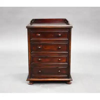 Antike Kommode aus Mahagoni