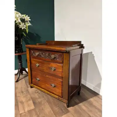 Antike Kommode aus Eiche