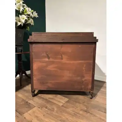 Antike Kommode aus Eiche