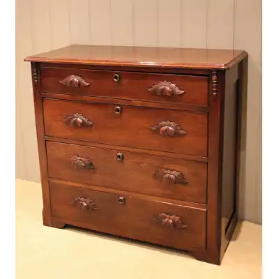 Antike Kommode aus Kirschholz