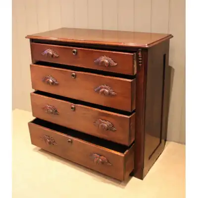 Antike Kommode aus Kirschholz