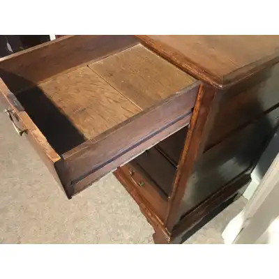 Antike Kommode aus Eiche