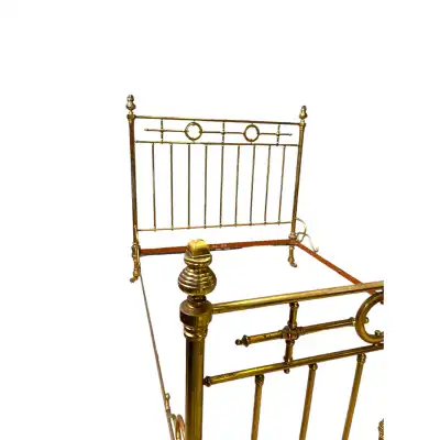 Doppelbett im klassischen Design