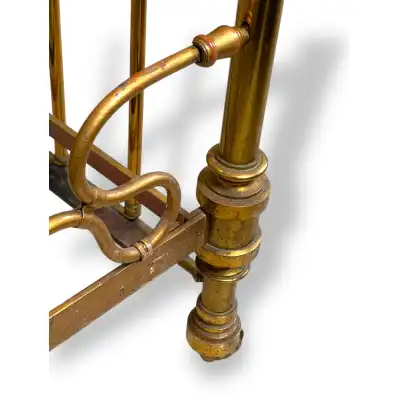 Doppelbett im klassischen Design