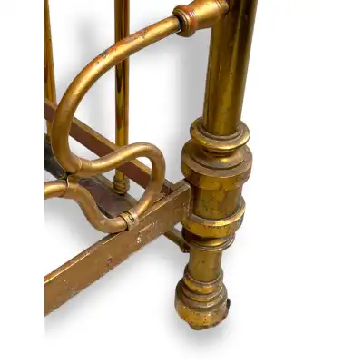 Doppelbett im klassischen Design