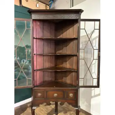 Antiker Eckvitrinenschrank