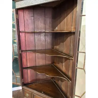 Antiker Eckvitrinenschrank