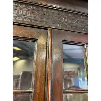 Antiker Eckvitrinenschrank