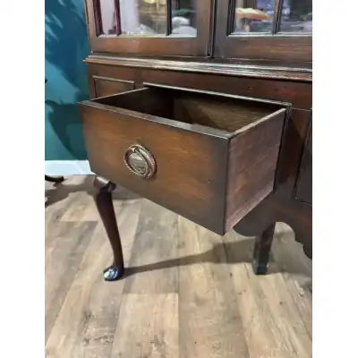 Antiker Eckvitrinenschrank