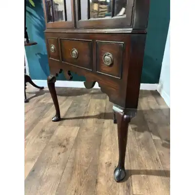 Antiker Eckvitrinenschrank