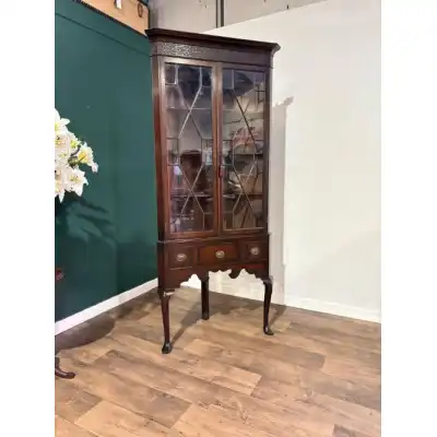 Antiker Eckvitrinenschrank