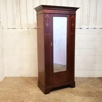 Antiker Kleiderschrank aus Mahagoni