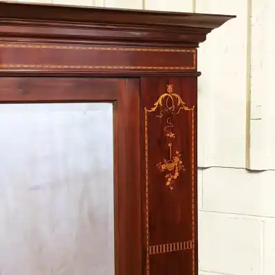 Antiker Kleiderschrank aus Mahagoni