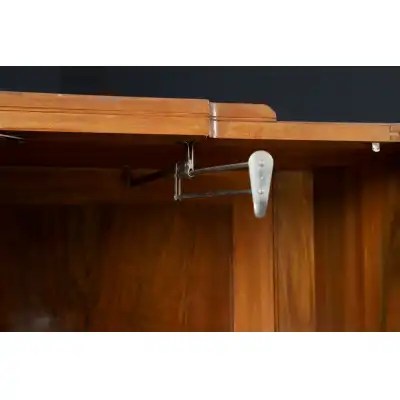 Antiker Kleiderschrank 