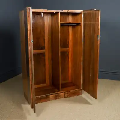 Antiker Kleiderschrank 