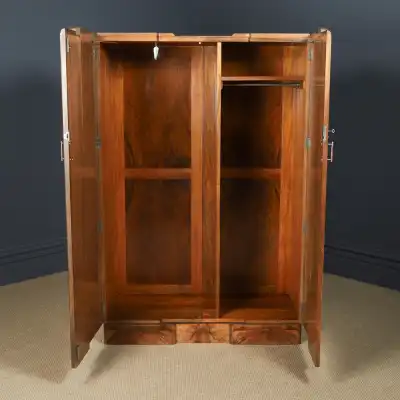 Antiker Kleiderschrank 