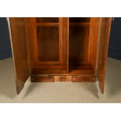 Antiker Kleiderschrank 