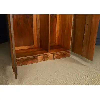 Antiker Kleiderschrank 