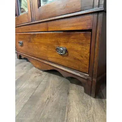 Antiker Kleiderschrank 