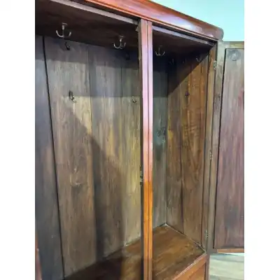 Antiker Kleiderschrank 