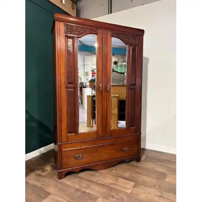 Antiker Kleiderschrank 