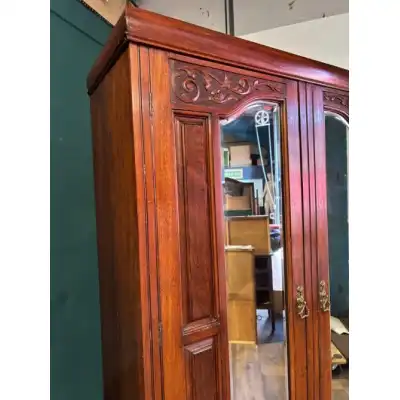 Antiker Kleiderschrank 