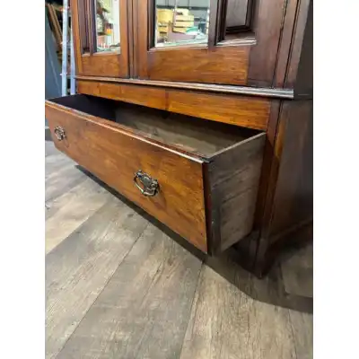 Antiker Kleiderschrank 