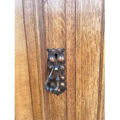 Antiker Eich-Kleiderschrank