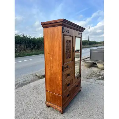 Antiker Eich-Kleiderschrank