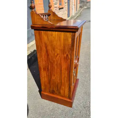 Walnuss-Schrank Antik