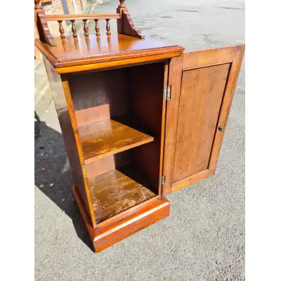 Walnuss-Schrank Antik