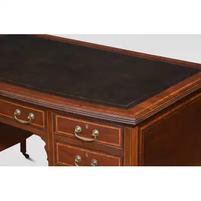 Antiker Mahagoni-Schreibtisch