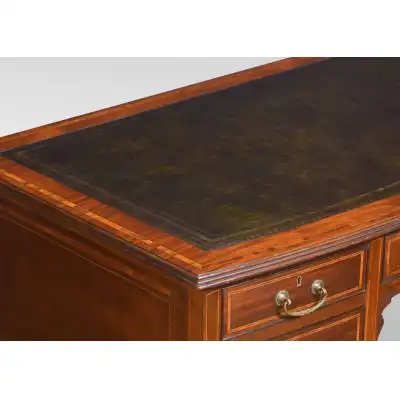 Antiker Mahagoni-Schreibtisch