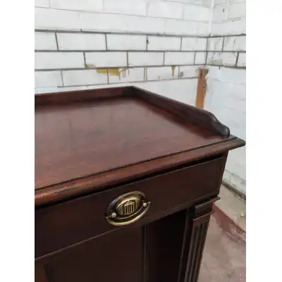 Antikes Sideboard aus Mahagoni