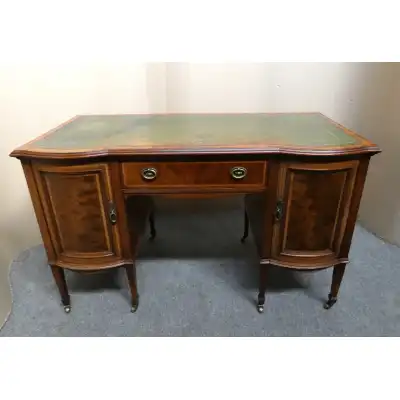 Antiker Schreibtisch aus Mahagoni