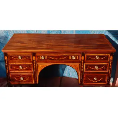 Antiker Schreibtisch aus Mahagoni