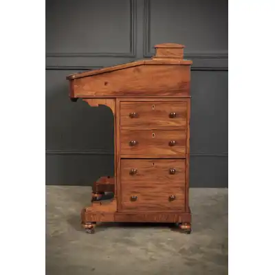 Antiker Schreibtisch