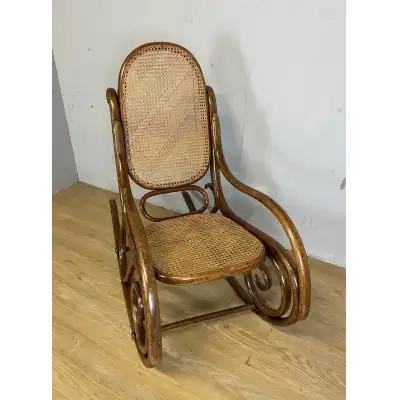 Antiker Schaukelstuhl aus Schichtholz