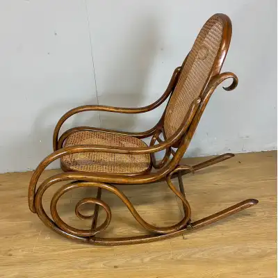 Antiker Schaukelstuhl aus Schichtholz