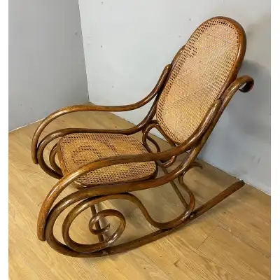 Antiker Schaukelstuhl aus Schichtholz