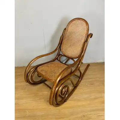 Antiker Schaukelstuhl aus Schichtholz