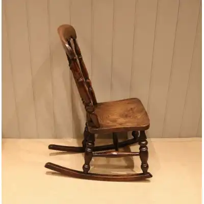 Antiker Schaukelstuhl aus Buchen