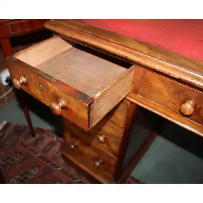 Antiker Schreibtisch 