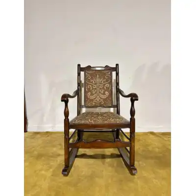 Antiker Schaukelstuhl