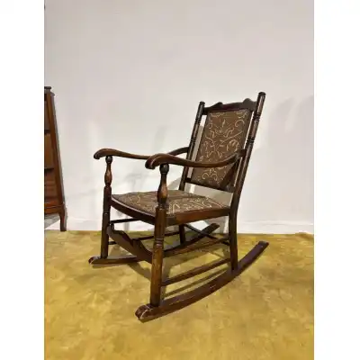 Antiker Schaukelstuhl