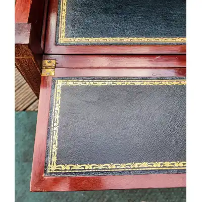 Schreibtisch Antik aus Mahagoni