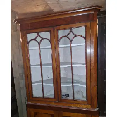 Antiker Eckschrank aus Eiche