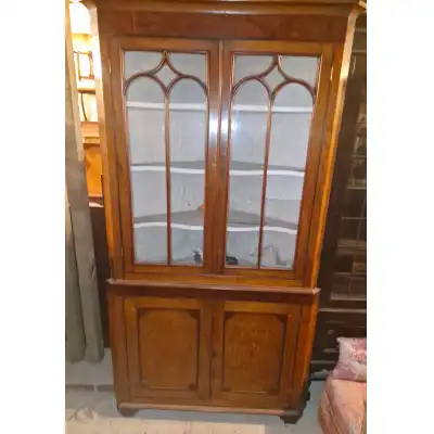 Antiker Eckschrank aus Eiche