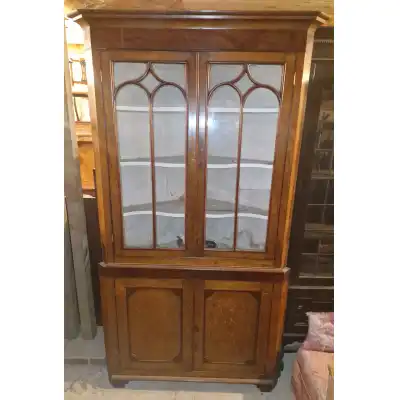 Antiker Eckschrank aus Eiche