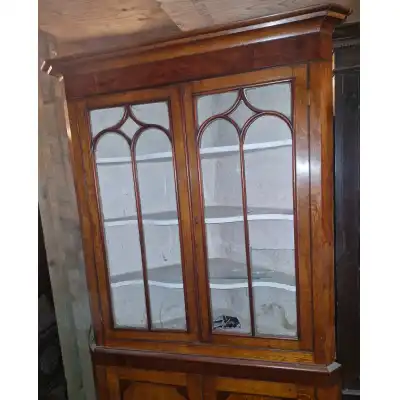 Antiker Eckschrank aus Eiche